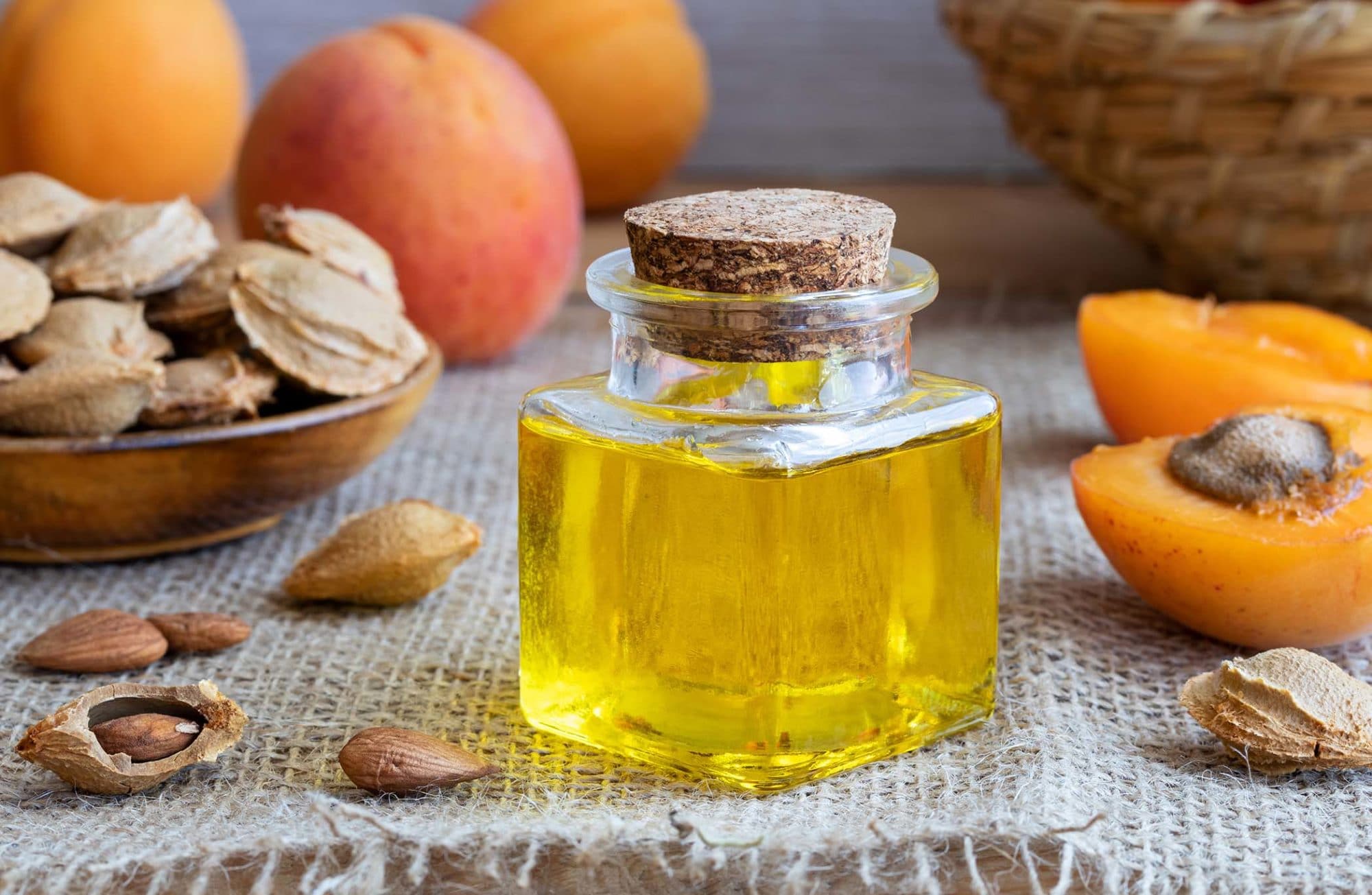 Apricot seed oil / Huile de noyaux de pépins d’abricot – Ceylan Vie